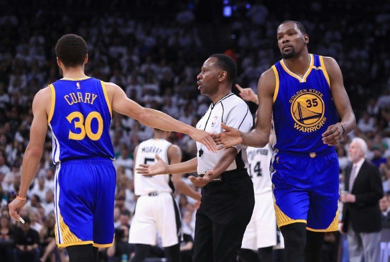 Durant imparable y los Warriors, a un paso de eliminar a Spurs