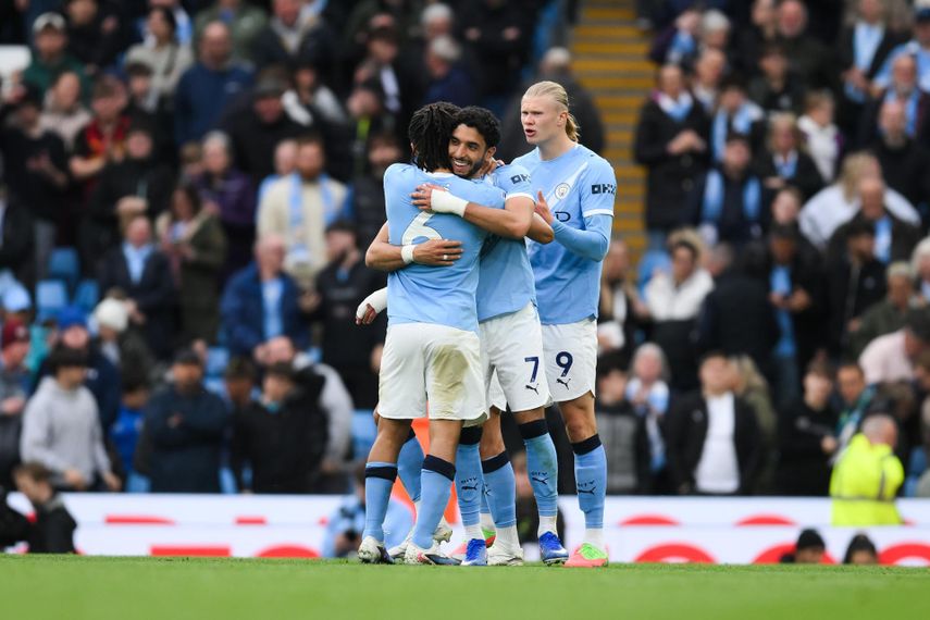 El Manchester City gana por goleada y sigue peleando por la Premier League