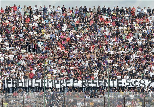 Cagliari multado por insultos racistas a Etoo
