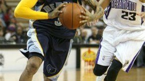 Entrenador de Kings festeja triunfo inolvidable en la NBA