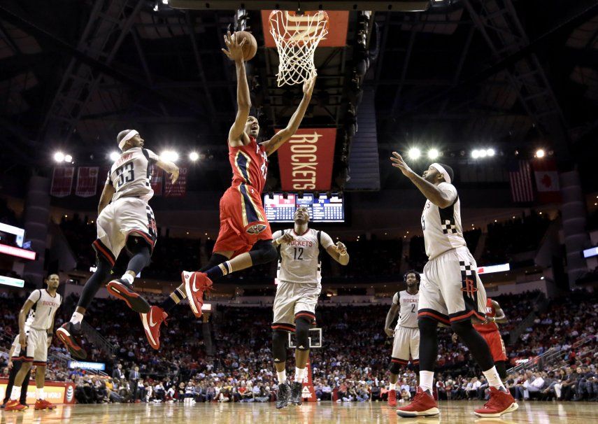 Harden y Rockets vencen a Pelicans pese a mala puntería
