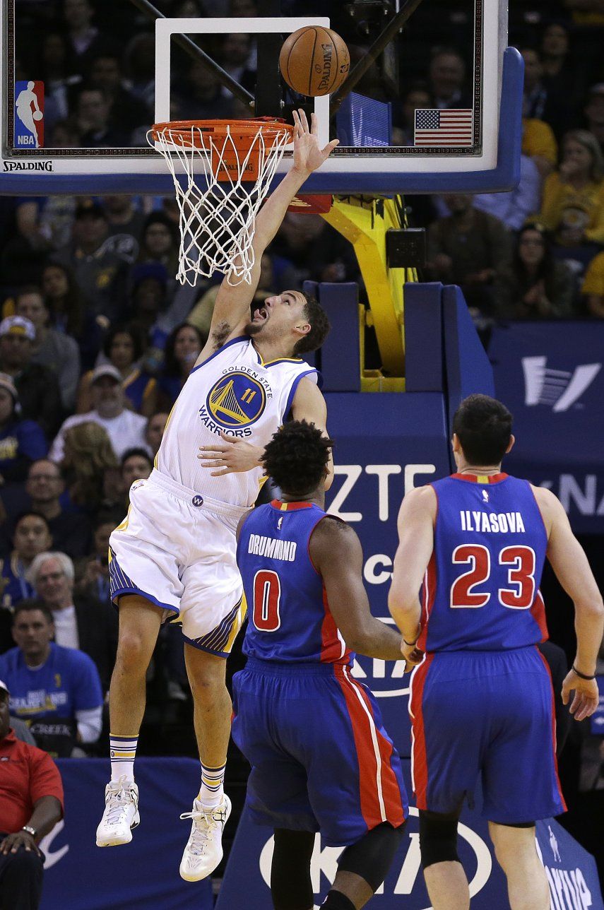 Warriors ganan a Pistons en mala noche de su estrella Curry