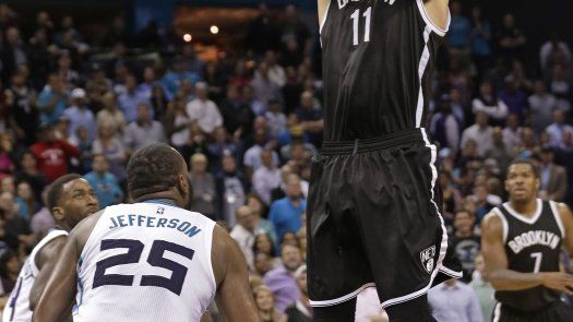 López anota 34 puntos y Nets resisten ante Hornets
