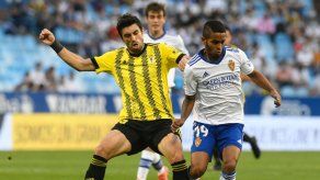 César Yanis debuta en el empate del Zaragoza ante el Oviedo