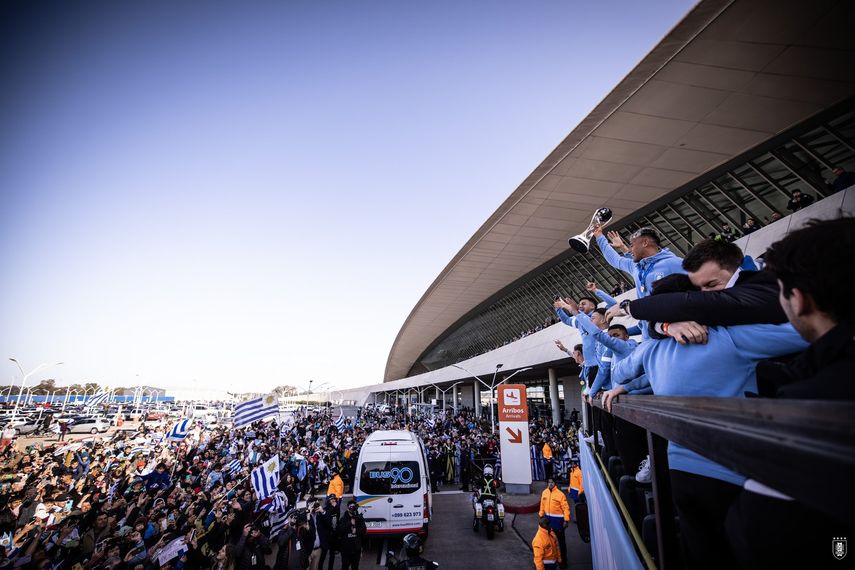 Uruguay celebra el Mundial Sub 20 con una gran caravana