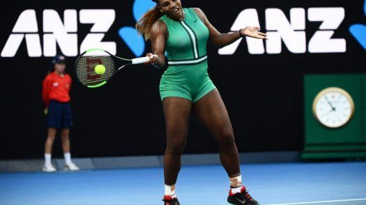 Djokovic y Serena avanzan en Australia, Carreño se va con polémica