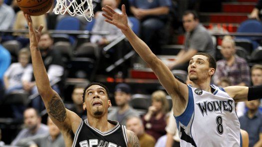 Aldridge anota 29 puntos y Spurs aplastan a Wolves