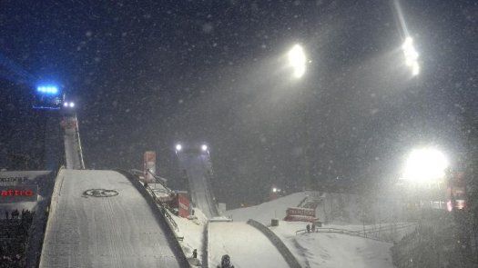 Los saltos de esquí de Oberstdorf, aplazados por la nieve y el viento