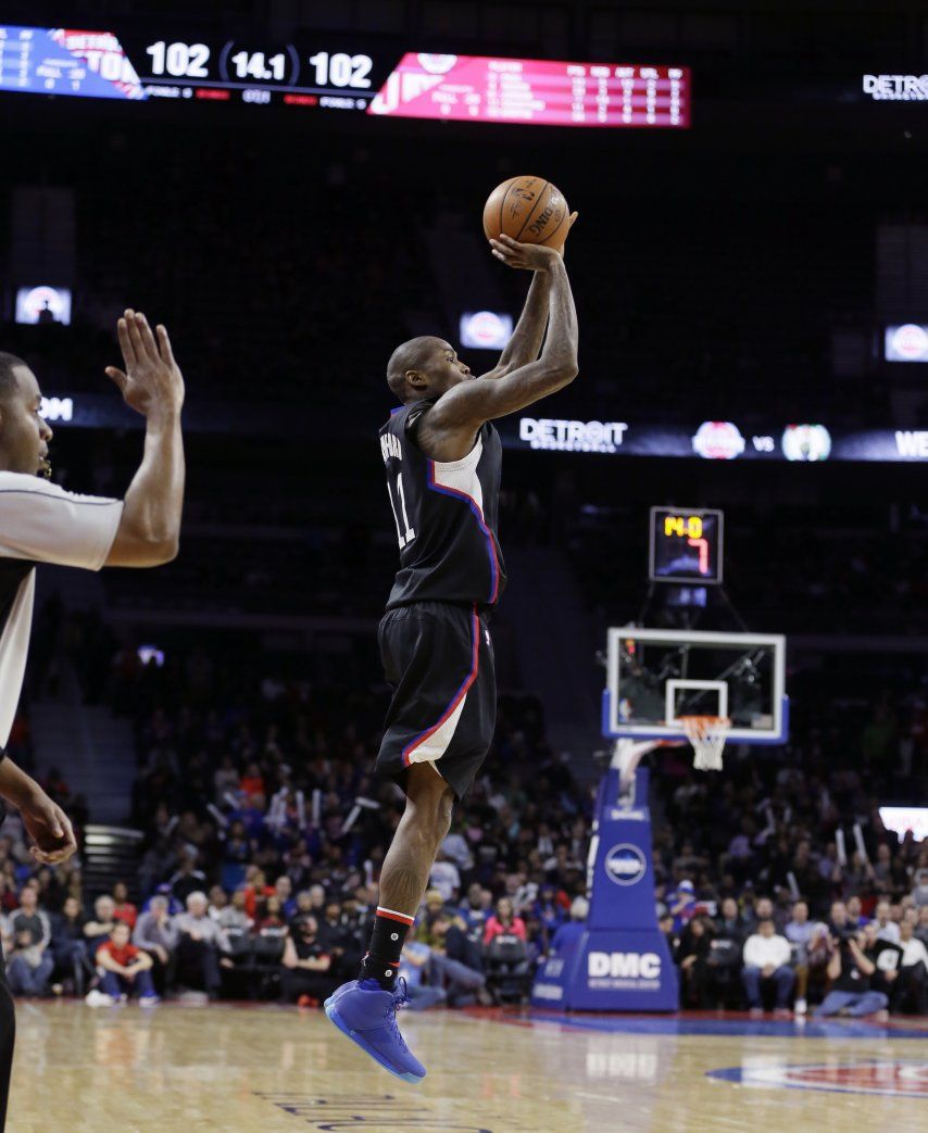 Clippers ganan con triple de Crawford en la prórroga