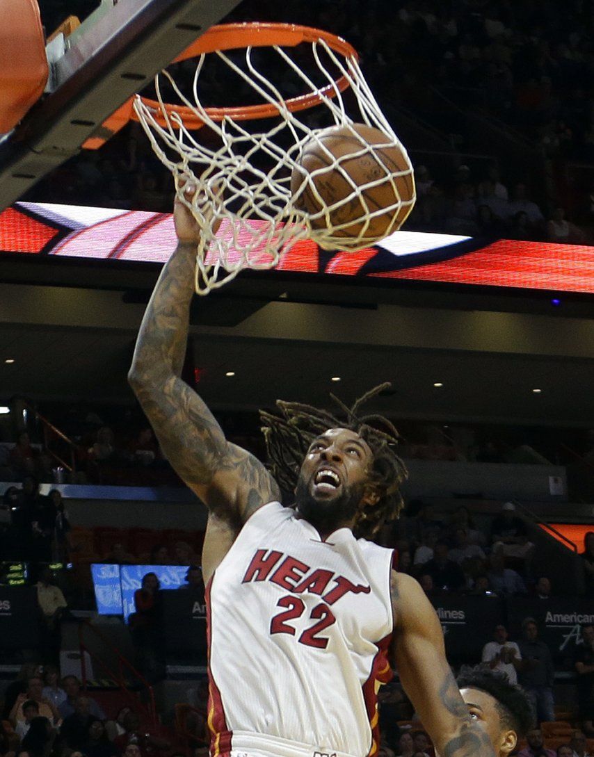 Whiteside brilla en 10ma victoria seguida del Heat