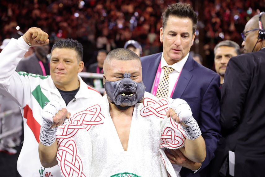 ¿Cuál es el récord de El Pitbull Isaac Cruz?