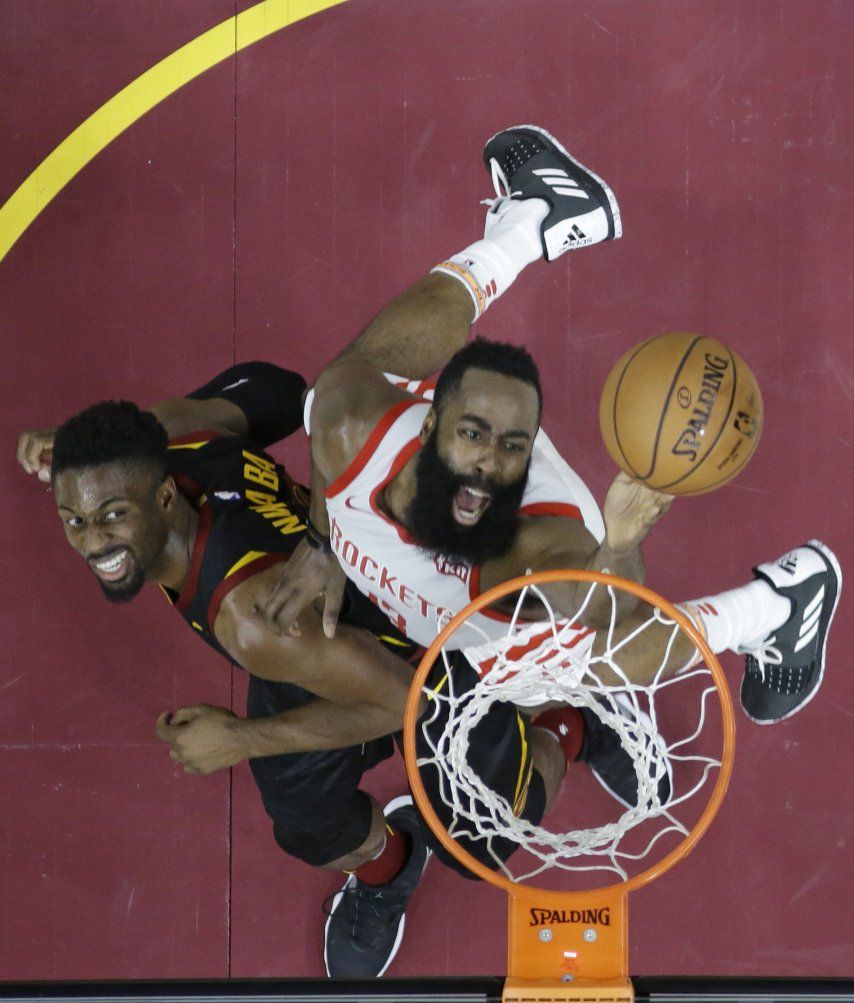 Con 29 del novato Sexton, Cavs derrotan 117-108 a Rockets