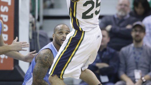 Hayward anota 26 y Jazz doblega a Nuggets