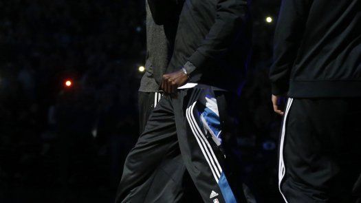Kevin Garnett gana en emotivo regreso a los Wolves