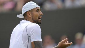 Nick Kyrgios derrotó al británico Paul Jubb 3-6, 6-1, 7-5, 6-7 (3) y 7-5.