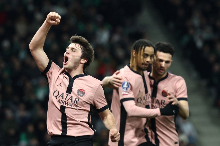 Ligue 1: PSG golea en Saint-Etienne en su búsqueda del campeonato