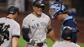 Stanton y Yankees arrollan 9-3 a los Rays en primer juego