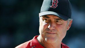 Farrell seguirá como manager de Boston tras atender cáncer
