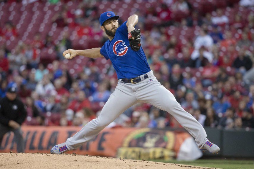 Jake Arrieta lanza sin hit en paliza de Cachorros ante Rojos
