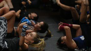 Las estadounidenses se lanzan a las artes marciales mixtas para derribar estereotipos