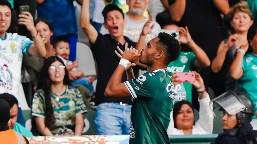  Ismael Díaz marca doblete con el Club León ante Querétaro en la fecha 7