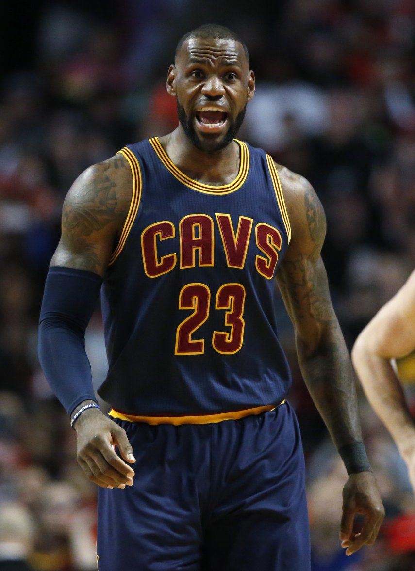 LeBron es ya el 7mo anotador de la historia, pero Cavs caen