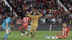 El Almería derrota al Barcelona de Xavi Hernández