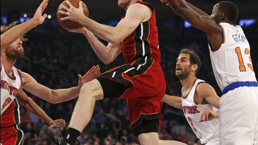 Wade aporta 26 puntos y Heat doblegan a Knicks
