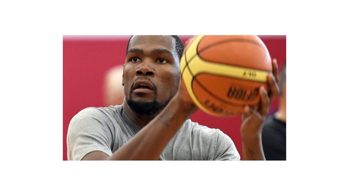Kevin Durant es operado del pie derecho