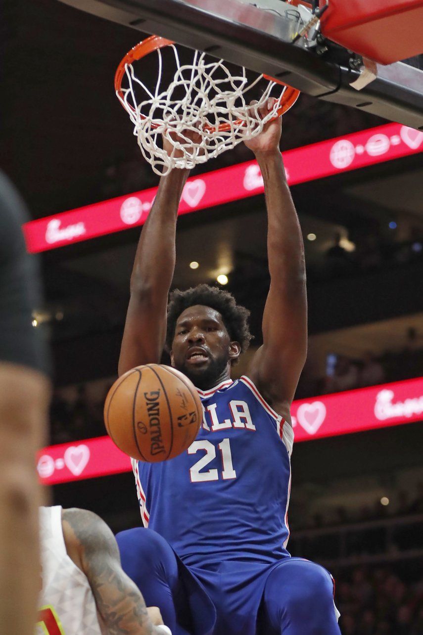 Con 36 puntos de Embiid, 76er vencen a Hawks