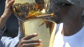 Mavericks disfrutan el tí­tulo con incógnitas sobre año próximo