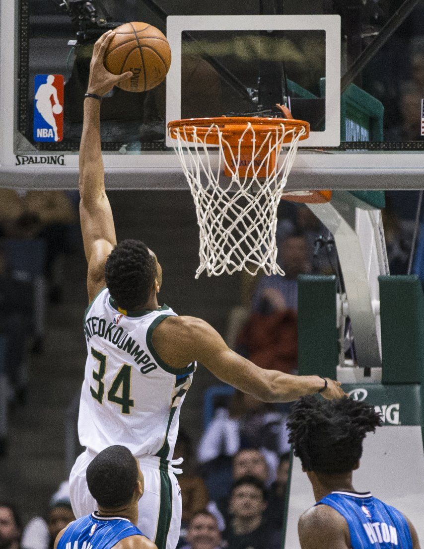 Con 8 clavadas de Antetokounmpo, Bucks superan a Magic