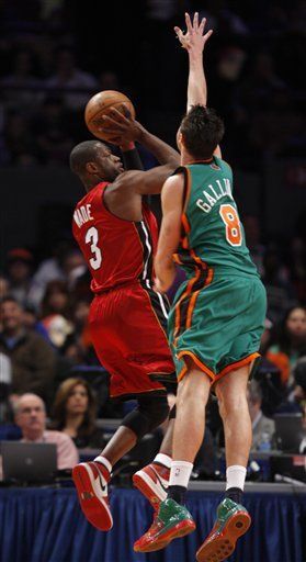 NBA: Heat 93, Knicks 87; Wade anota 30