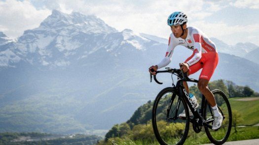 Sólo pienso en ayudar a Froome, afirma el colombiano Bernal