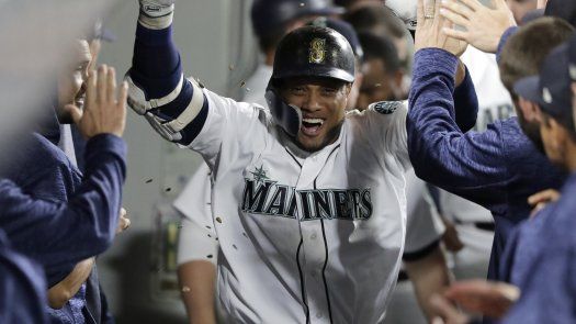 Padres anotan ante Díaz en 9no y ganan a Marineros por 2-1