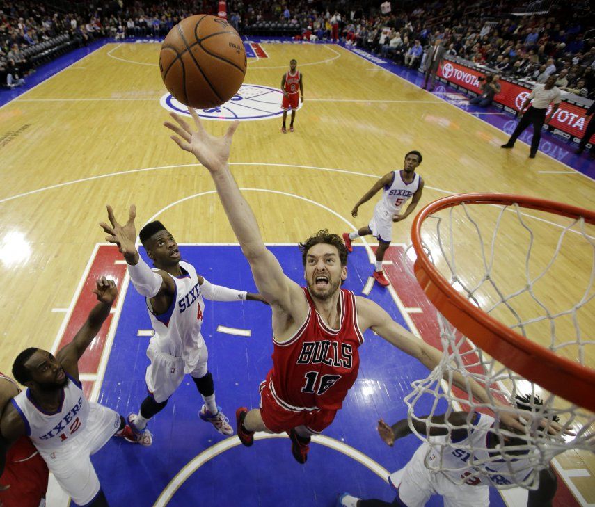 Brooks anota 31 puntos y lleva a Bulls al triunfo
