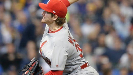 Mikolas luce en la loma y pega jonrón; Cardenales ganan