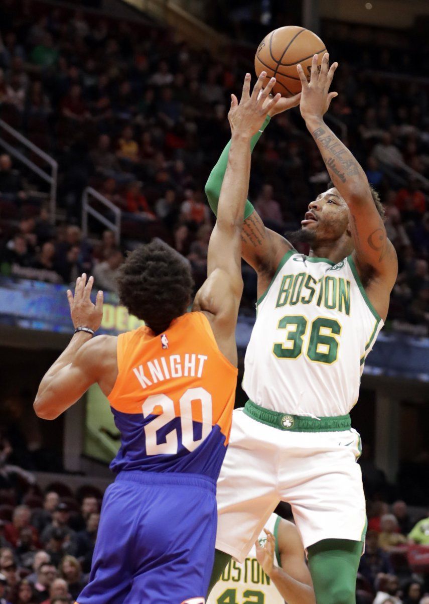 Aun sin Kyrie Irving, Celtics doblegan 116-106 a Cavaliers