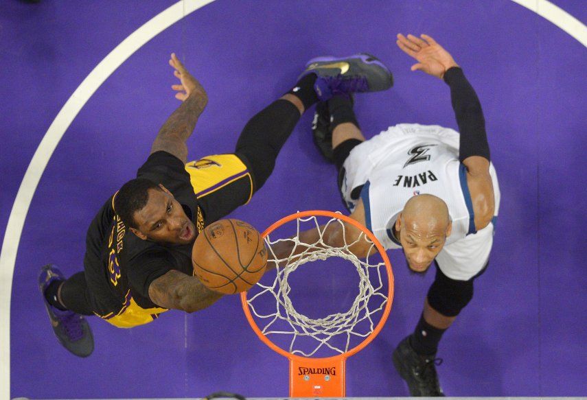 Kelly guía a Lakers a victoria sobre Wolves