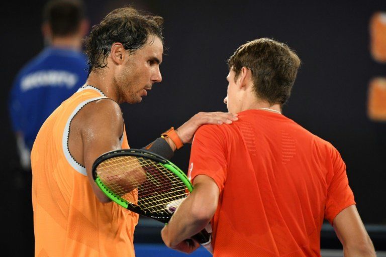 Nadal y Federer siguen fuertes en Australia; Sharapova gana a Wozniacki