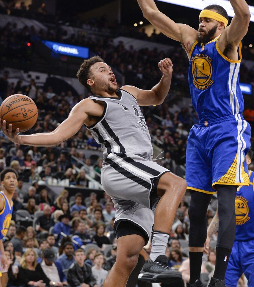 En duelo carente de astros, Spurs vencen a Warriors