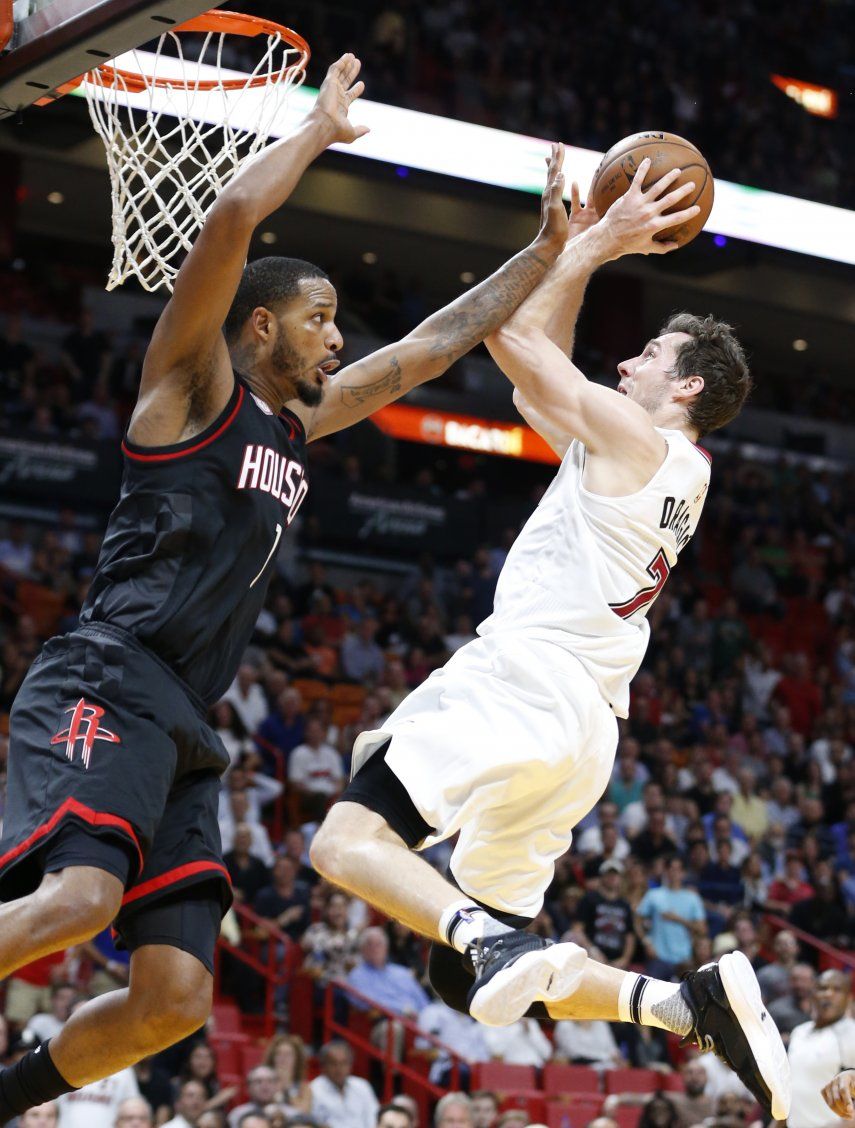 Con 21 de Dragic, Miami sorprende a Harden y los Rockets