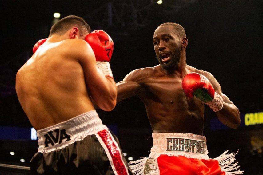 Terence Crawford retiene título de la OMB y sigue invicto
