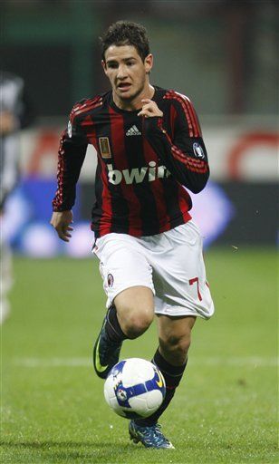 Berlusconi: Pato volverá al Milan en un año