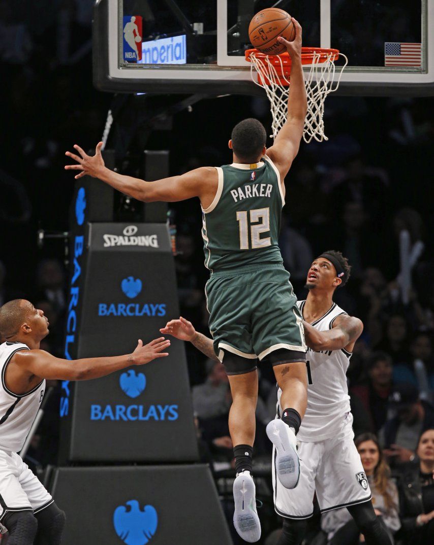 Antetokounmpo anota 23; Bucks doblegan a Nets