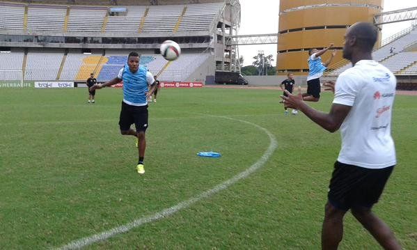 Panamá reconoce el estadio Cachamay antes de medirse a Venezuela