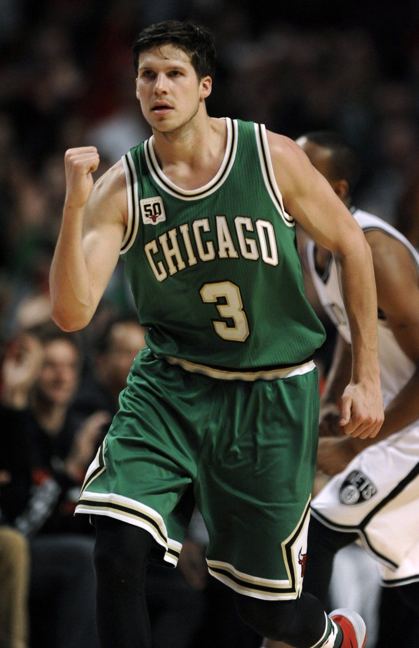 McDermott y Butler lucen en triunfo de Bulls sobre Nets