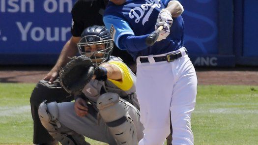 Machado batea jonrón; Dodgers barren a Padres