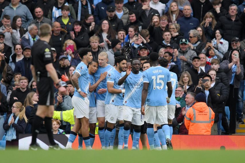 El Manchester City golea al Brentford y no se rinde
