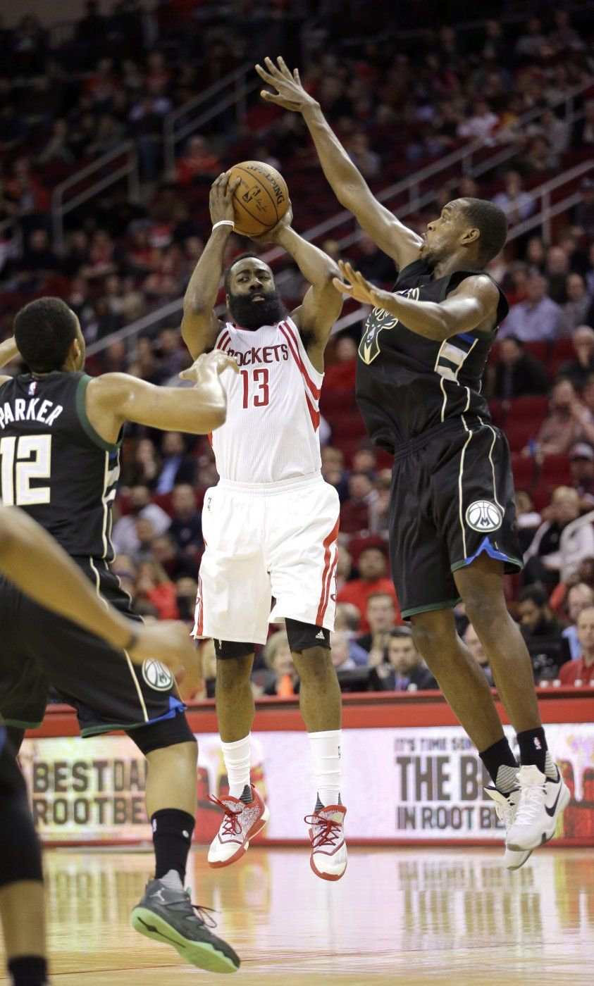 Harden comanda victoria de Rockets ante Bucks